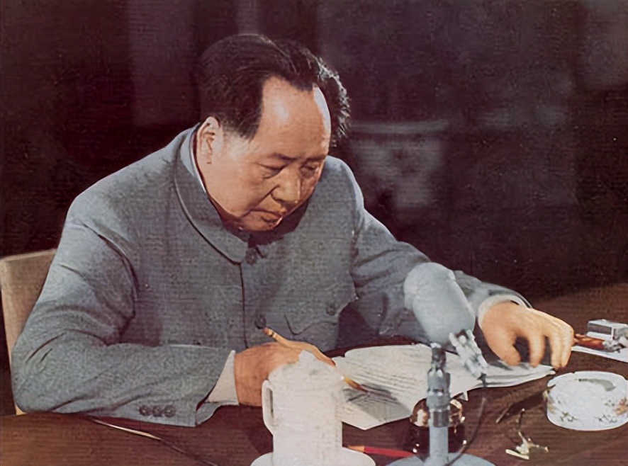 自傲的蒋介石:一生只有两人能代替我,一个毛*东泽**,另个已被我*杀暗**