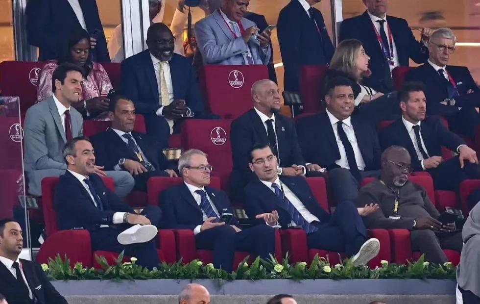 卡卡罗纳尔多现场观赛,卡卡和罗纳尔多在看台上