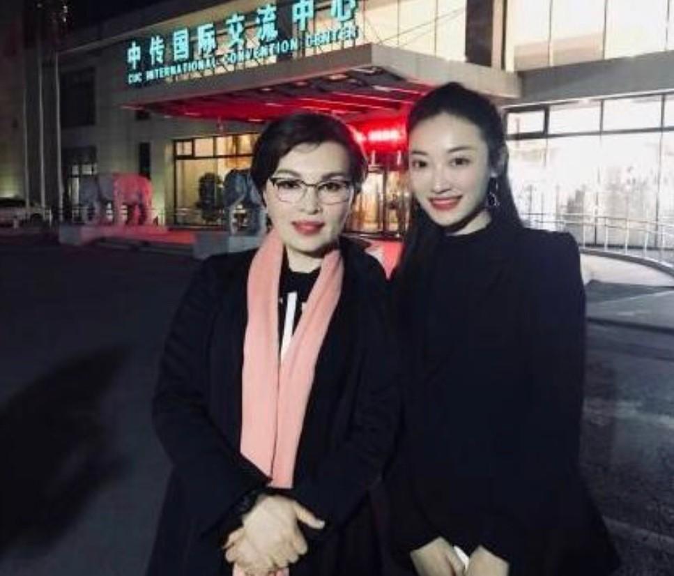 央视主持人李瑞英现在怎么样,央视新闻主播李瑞英个人简历