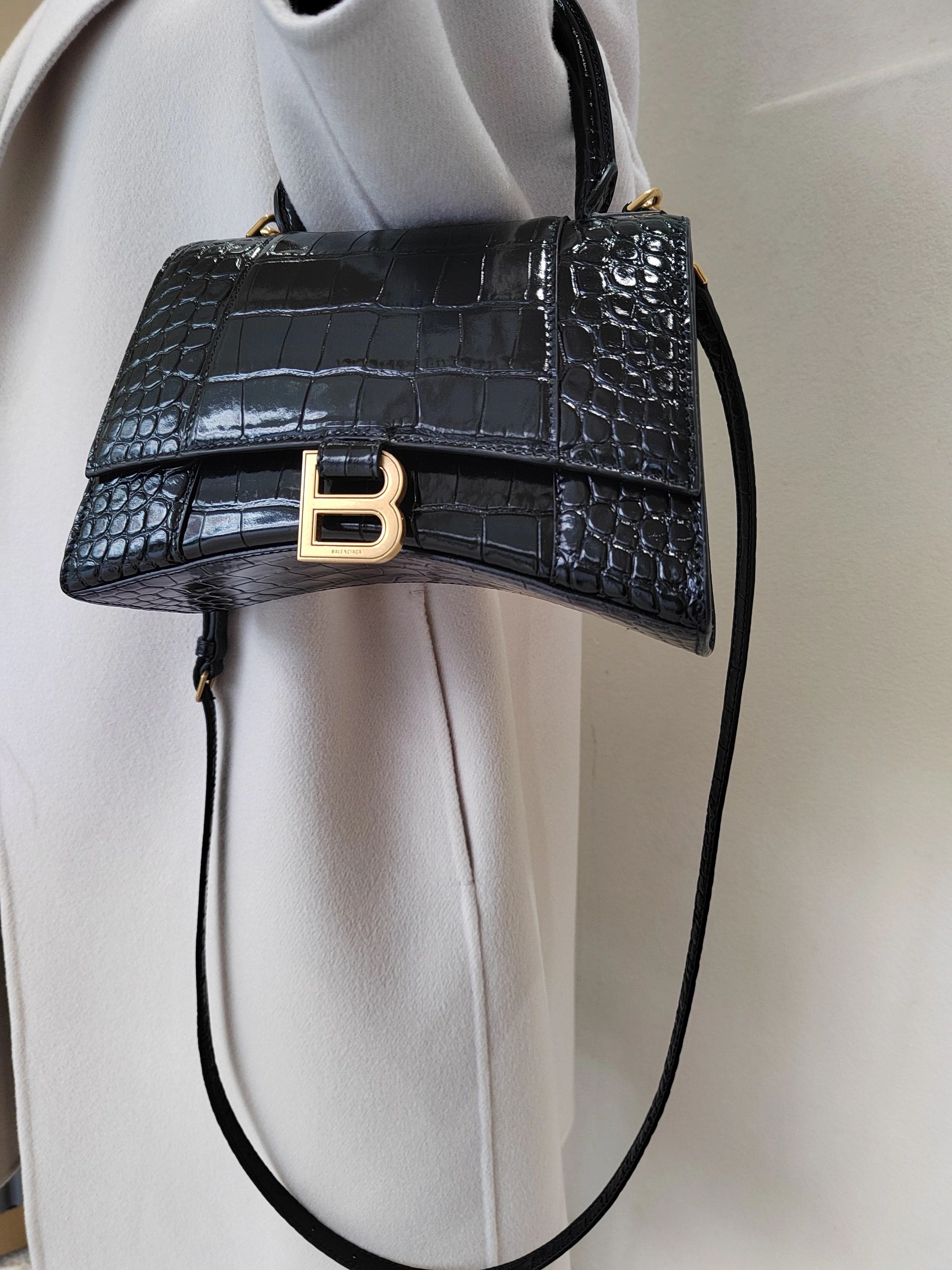 巴黎世家沙漏包鳄鱼纹s号,巴黎世家鳄鱼皮沙漏包包限量版