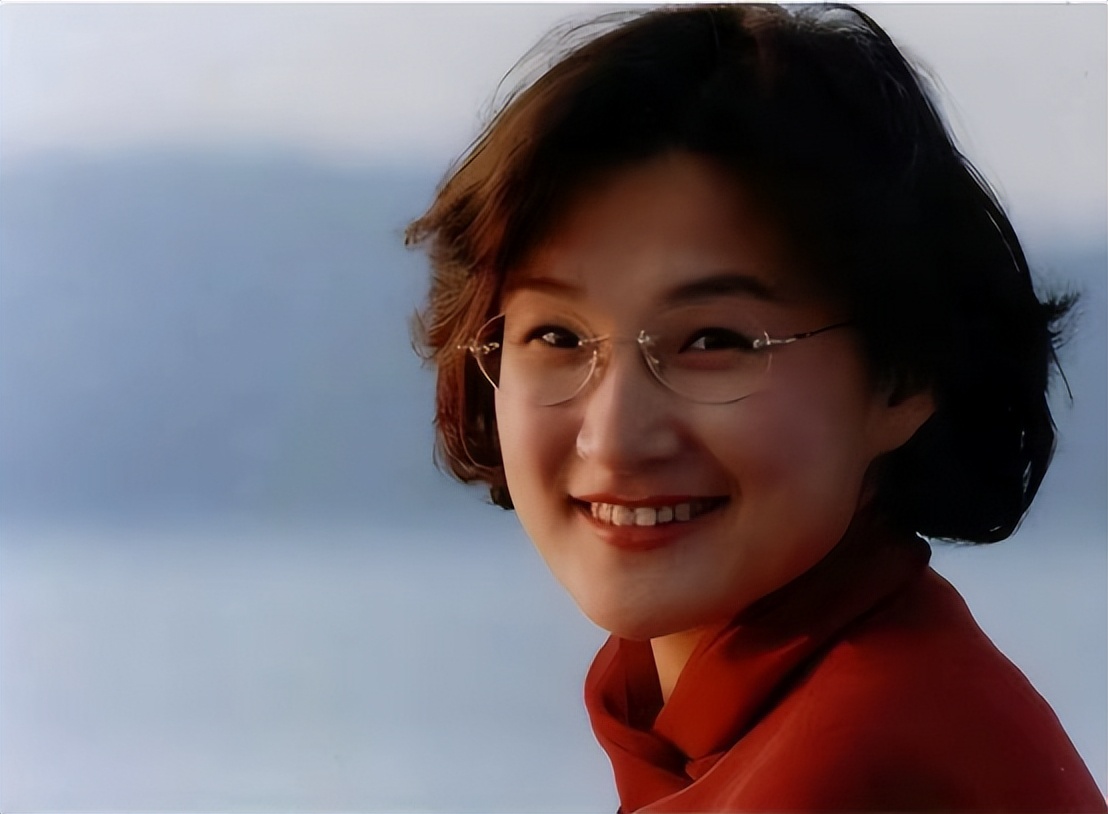 主持人董倩现在干什么,从央视主持人沦落到普通人