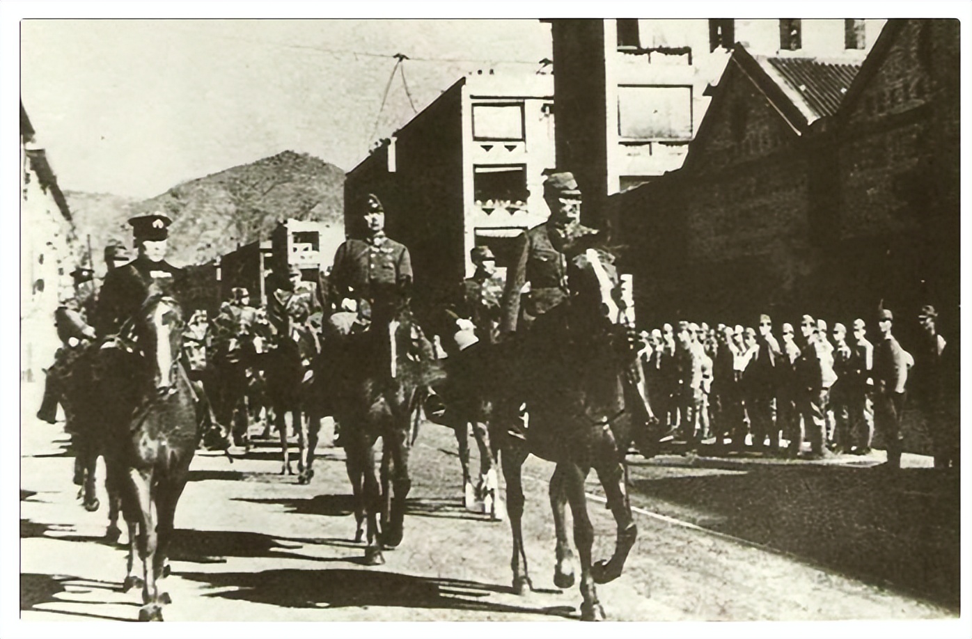 1941年日军侵占香港后的兽行令人发指：奸杀女记者，轮奸女明星