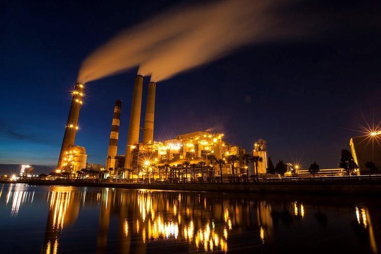 从俄罗斯开往中国一辆列车，上边的东西价值10亿元，究竟是什么？