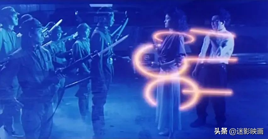 37年前的邪典片,王祖贤颠覆出演,删减才能播,录像厅时代噩梦