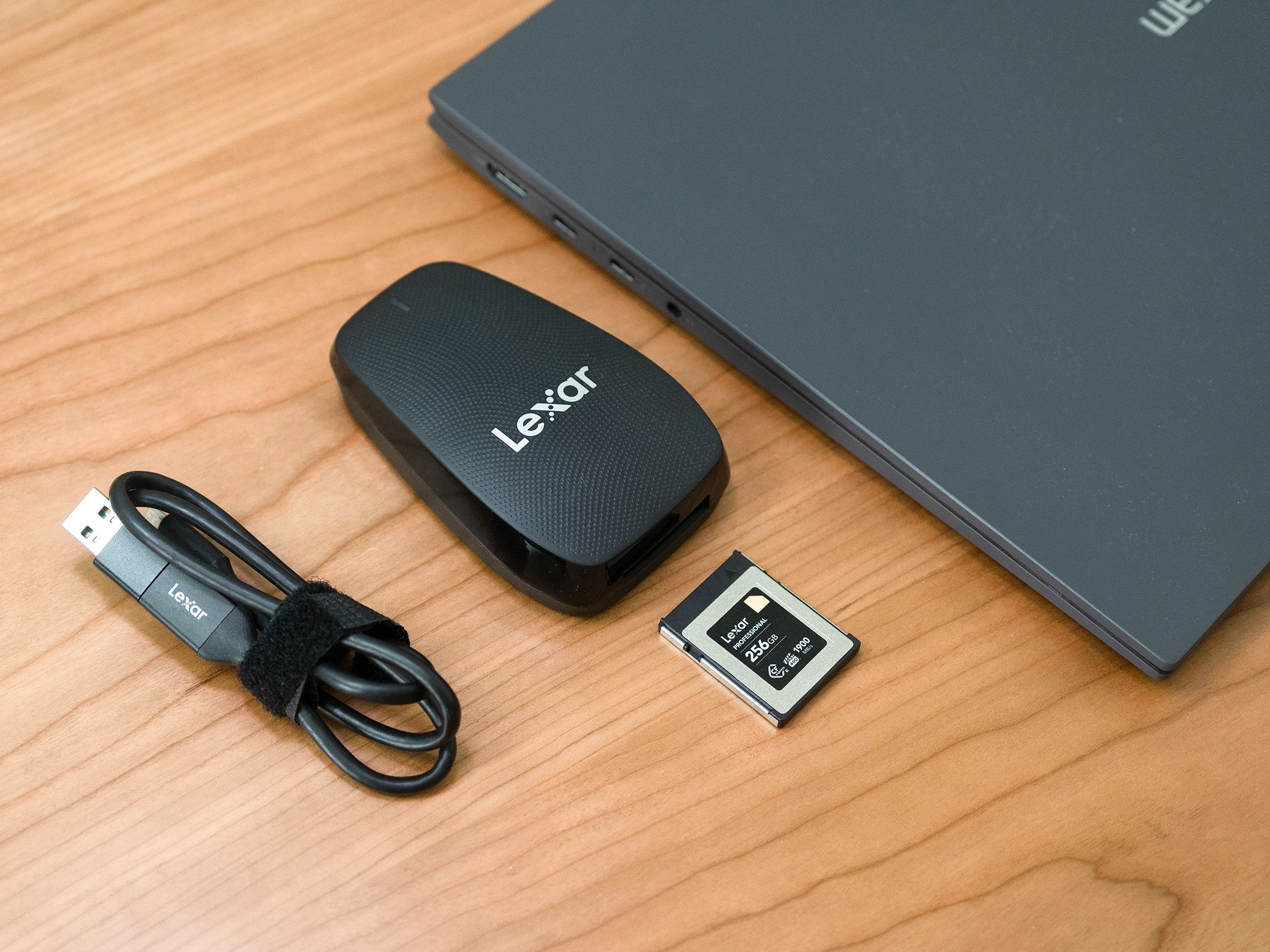 单反存储卡选品牌,单反相机cf卡和sd卡区别