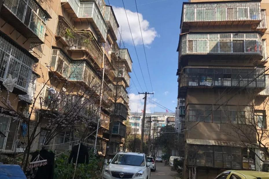 老破小房子70年产权到期怎么处理,70平老破小旧房改造