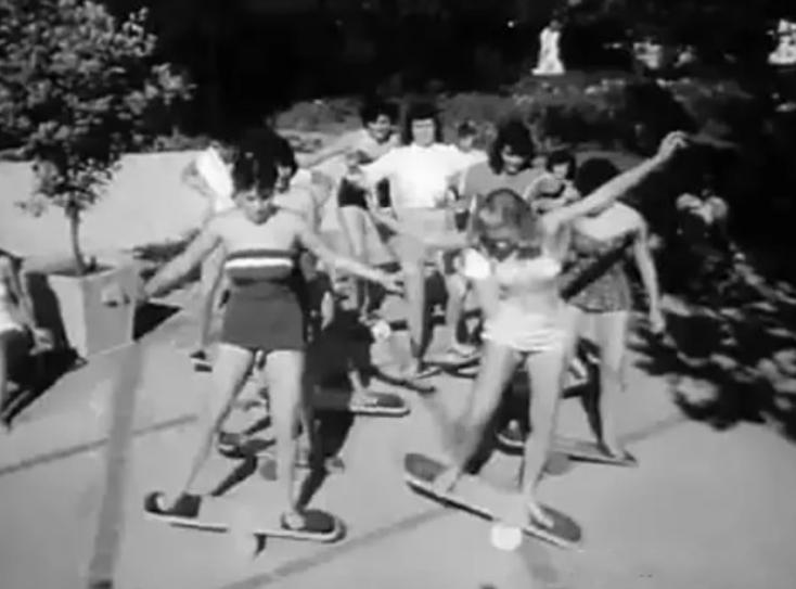 网红阿爽铁三穿着引争议,阿爽打扮