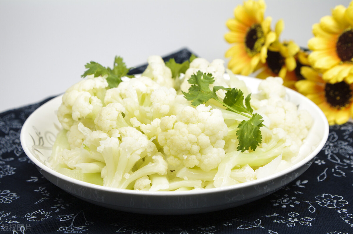 尖锐性湿疣的小疙瘩不痛不痒吗,尖锐性湿疣旁边的小点是什么东西