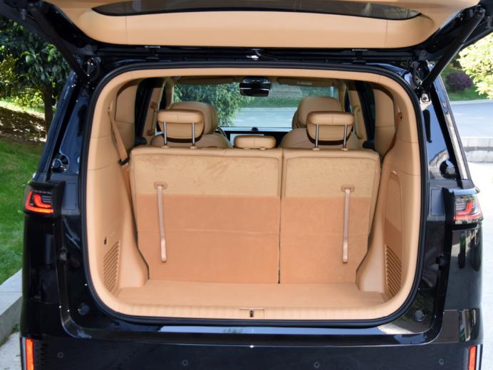 岚图梦想家mpv混动版用车感受,全球首款新能源mpv岚图梦想家