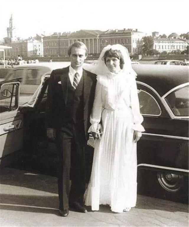 普京当选总统后第一件事,普京当选总统后流泪讲话视频