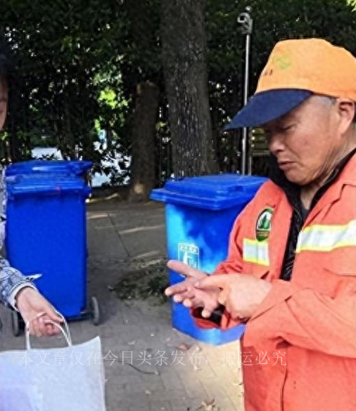 “就地办事，套套乱扔”，小树林成*战野**地…