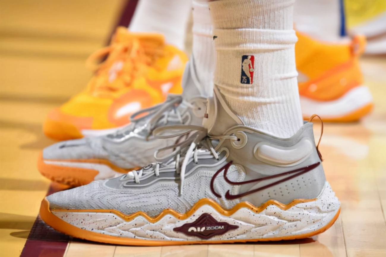 安踏kt7破坏版对比kt7,安踏kt7和kt7low