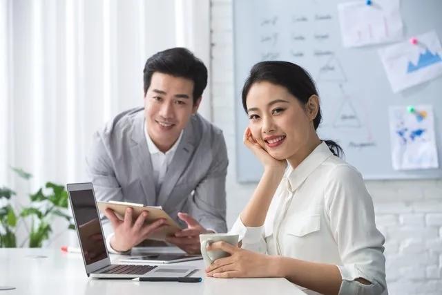 异性朋友越界的表现,异性越界