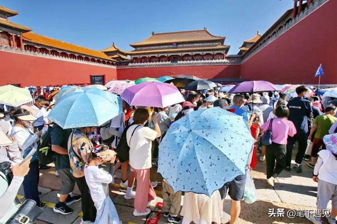 48岁导游中暑后去世,北京导游中暑身亡事件