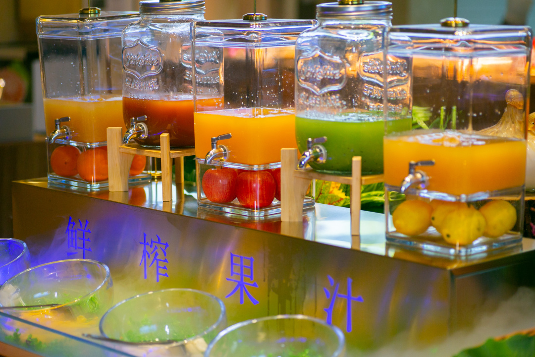 银河温泉双人水果温泉,泡汤泉免费吃水果