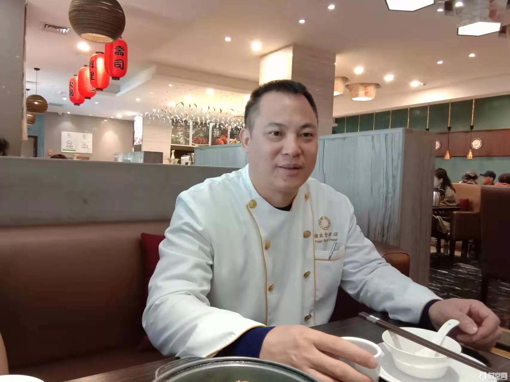 南珠宫酒店行政总厨谭伯辉北海“珍珠宴”，荣获广西桂菜名宴称号