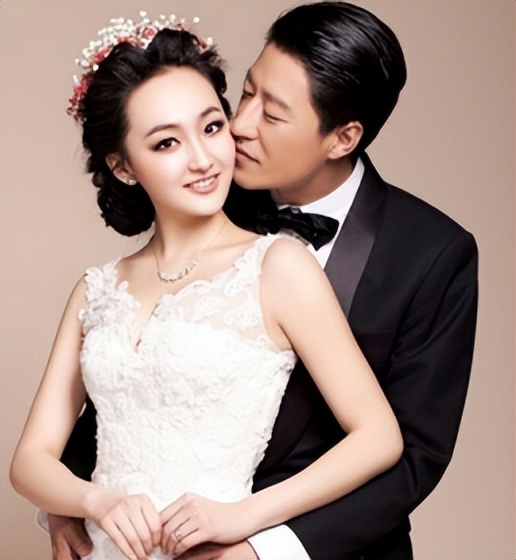 表面很正派的伪君子,表面正人君子实际上腹黑小说