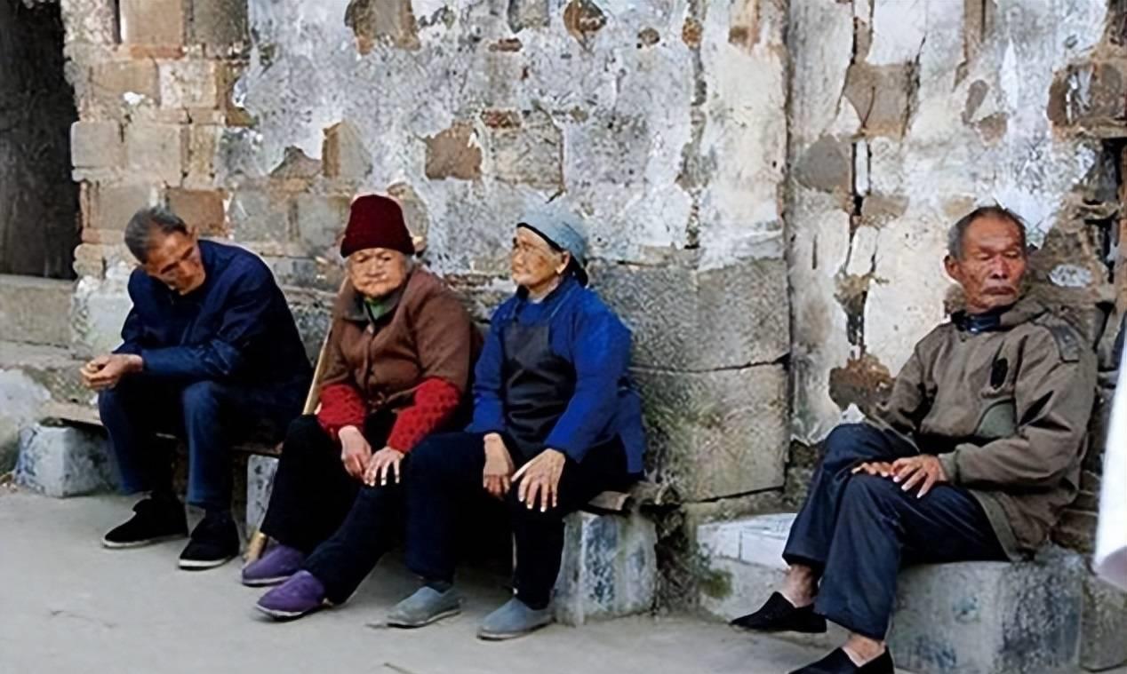 48岁大姐相亲遇上老熟人,50岁大姐相亲后续