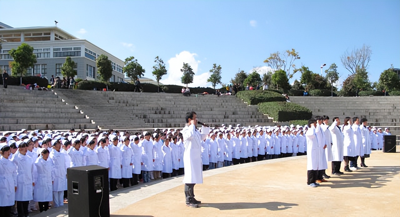 初中毕业读什么技校专业好呢女生,初中毕业读什么学校可以当兵