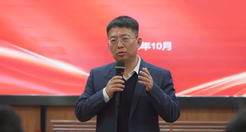 华洋集团组织开展“怎样做一名合格主管”主题教育讲座