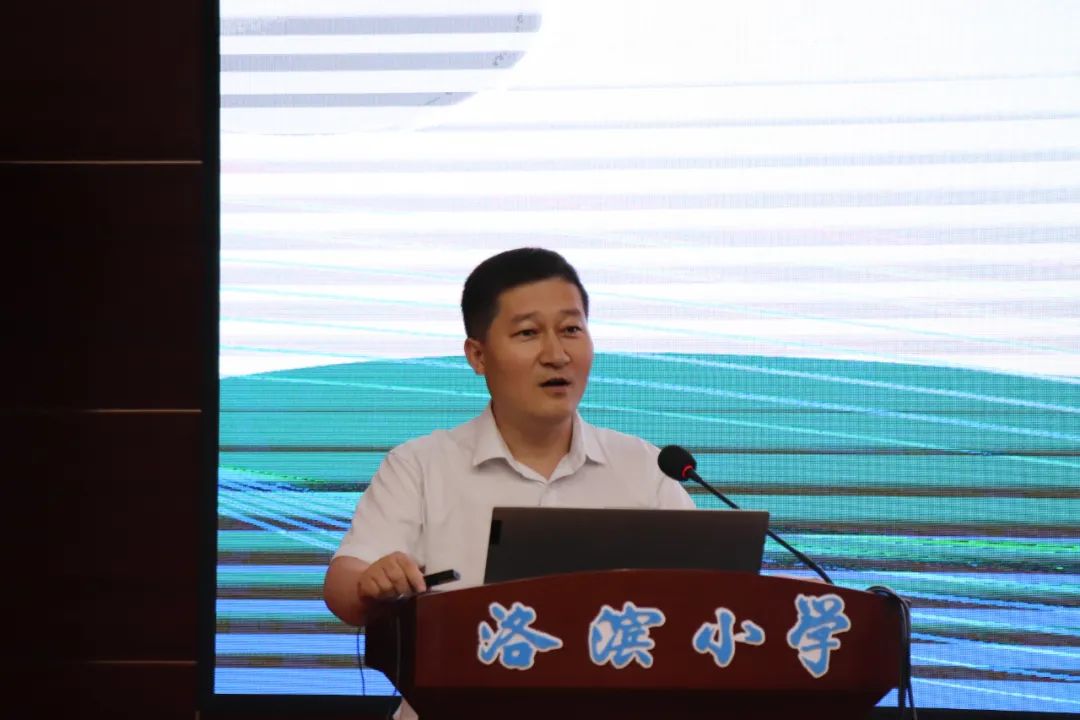 回眸耕耘路蓄力再出发——大荔县洛滨小学召开中层干部述职会