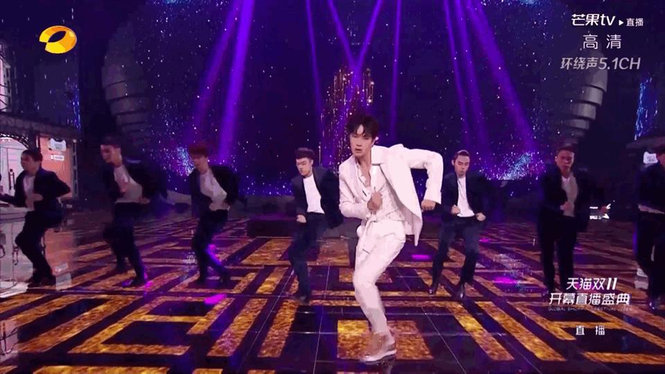 王一博回眸杀蓝湛,王一博跳舞杀马特