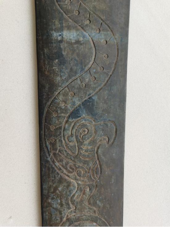 民间收藏的古蜀玉璧图片,馆藏老玉紫水晶玉琮