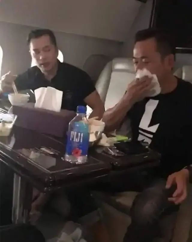 安以轩吴佩慈胡静刘亦菲,安以轩袁姗姗关系