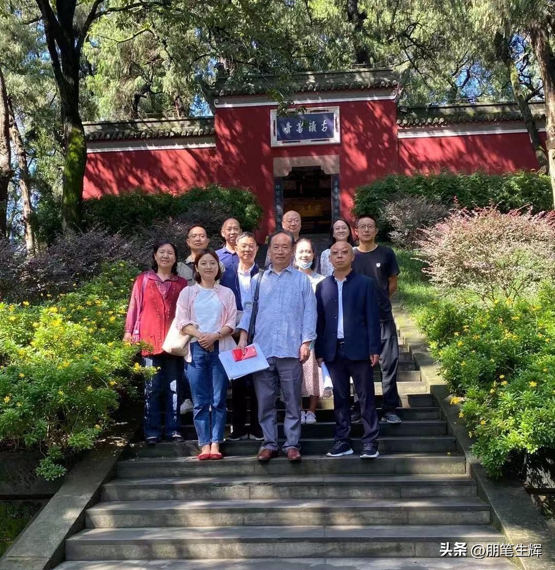 有人说，喻善平老师是一团火