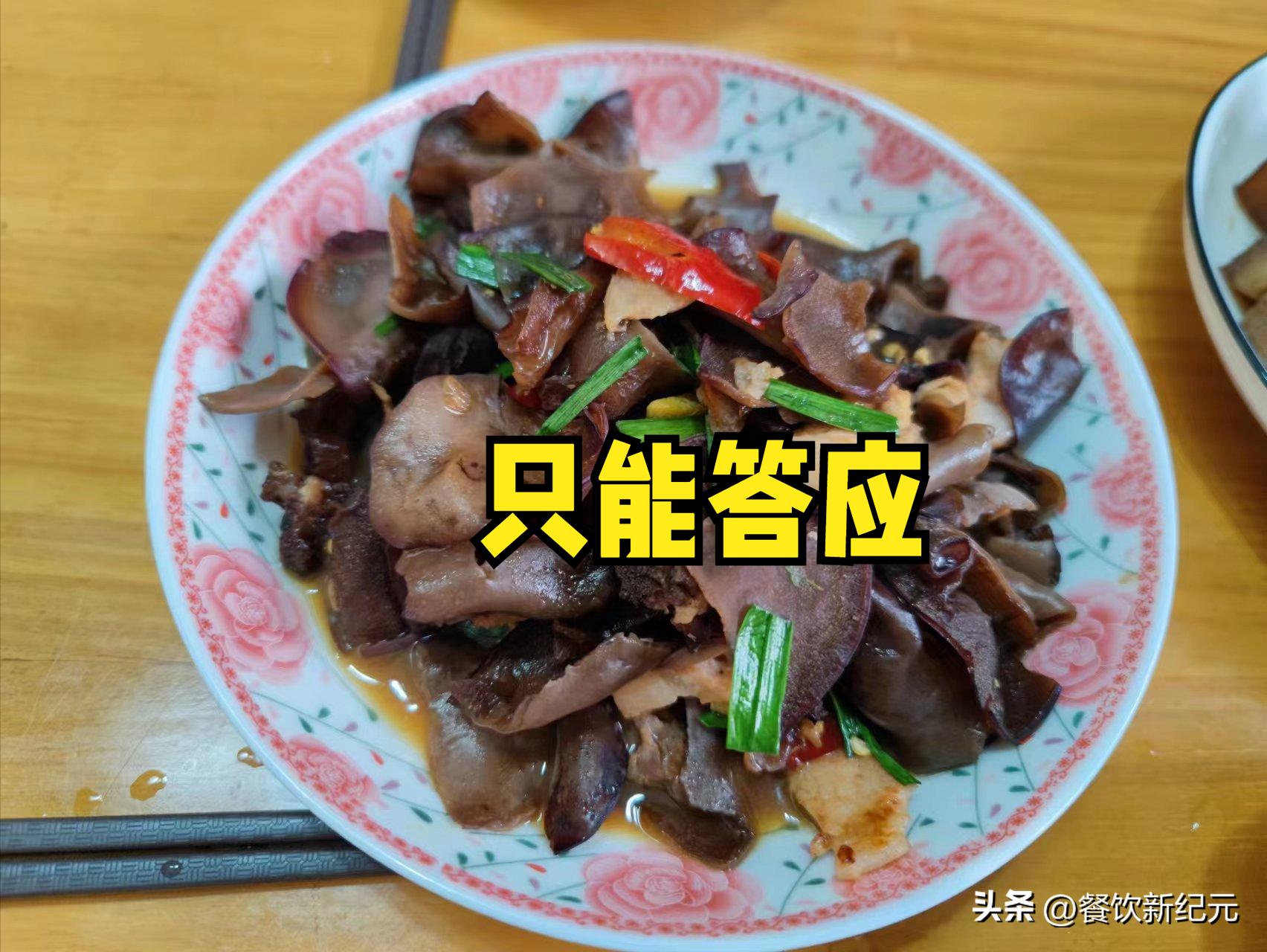 江西女子为说服老公兼职跑外卖，做满桌饭菜招待，网友：这招好使