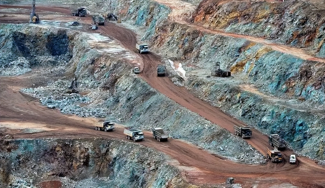 中国前首富4年赚千亿,中国十大千亿隐形富豪图及资料