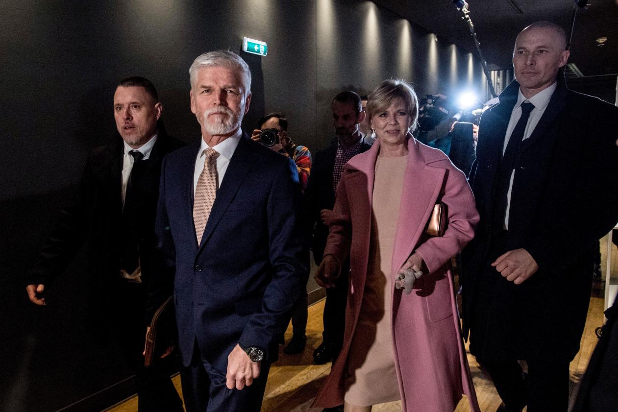 欧盟对美“未战先怯”，捷克要步立陶宛后尘，北约打*反造**华核基地