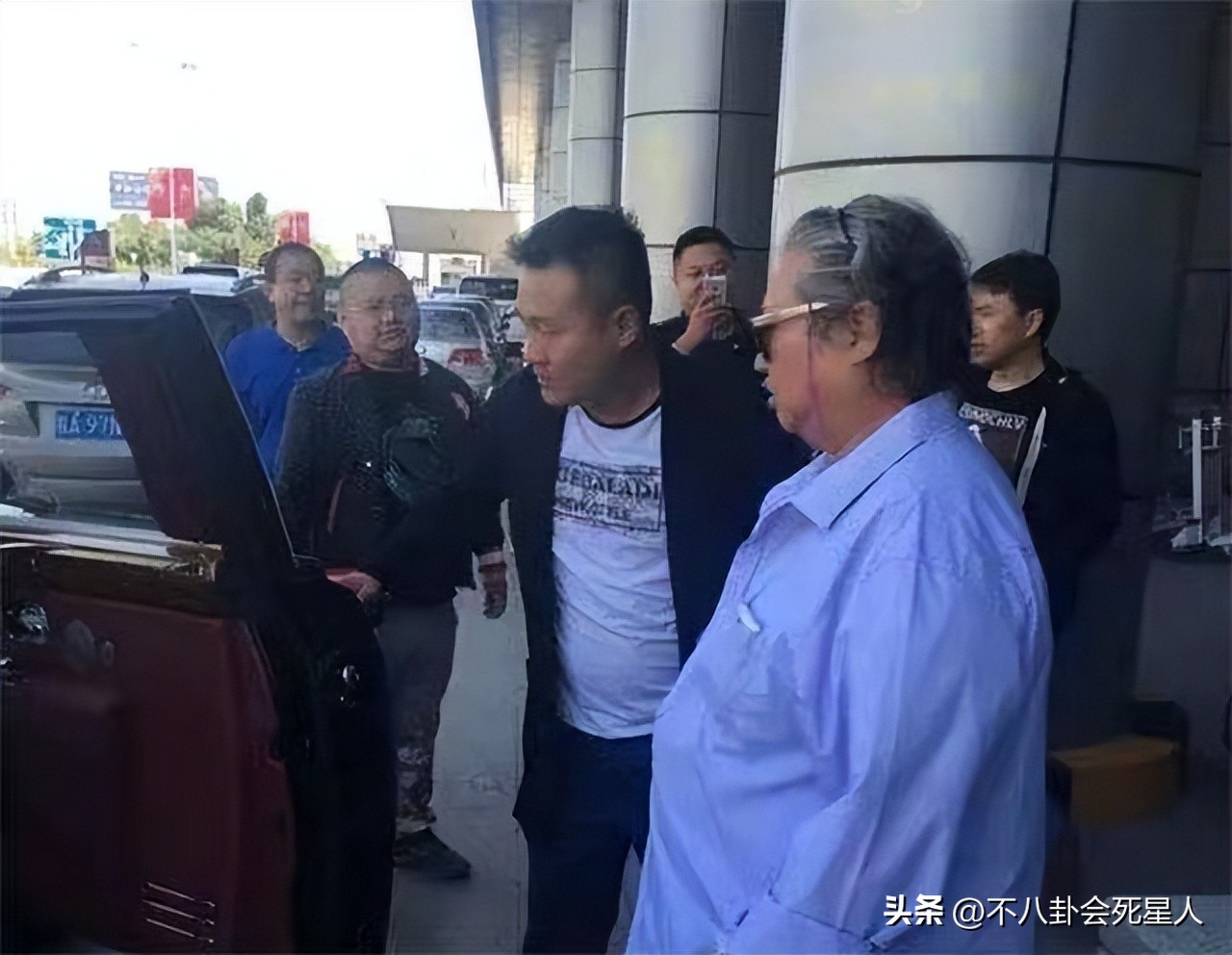 成龙公认的功夫巨星,成龙大名鼎鼎的功夫巨星