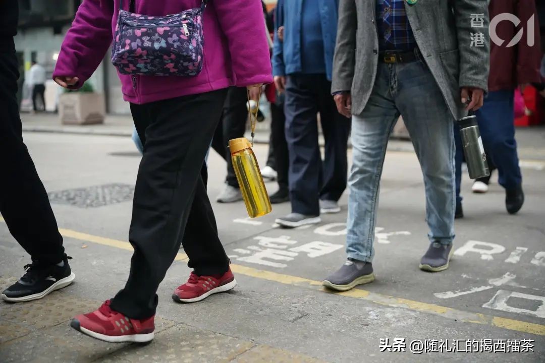 内地游客游览香港,香港对内地游客的态度