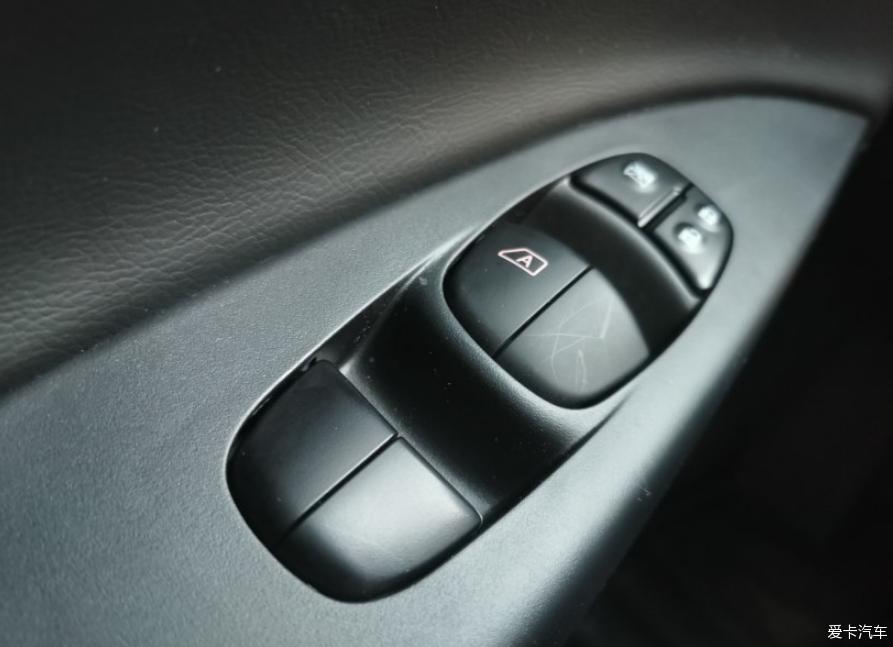 轩逸经典自动豪华2021落地多少钱,22款轩逸经典豪华天窗