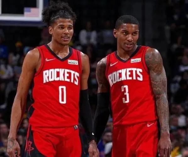 欧文本赛季单核带队,本赛季欧文精彩十佳球