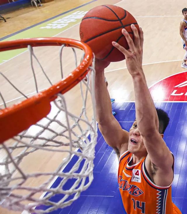 0分20助攻0板,齐麟拿球被夹正确判罚