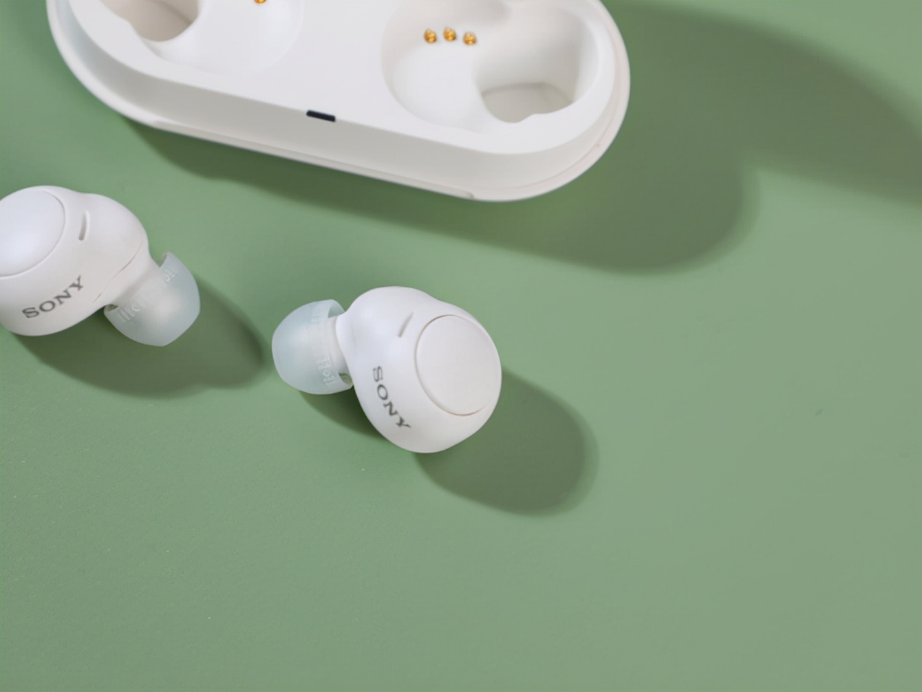 更适合年轻人的多彩外观索尼WF-C500真无线耳机体验评测