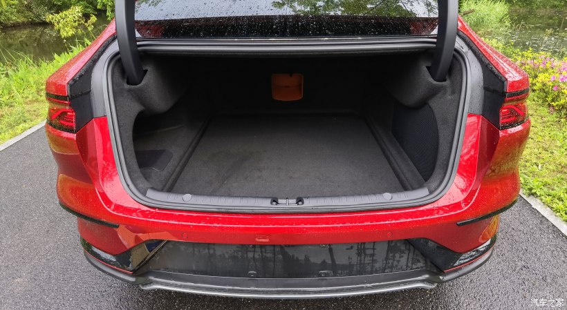 23万买比亚迪汉值得吗,售25.88万起比亚迪汉新车型上市