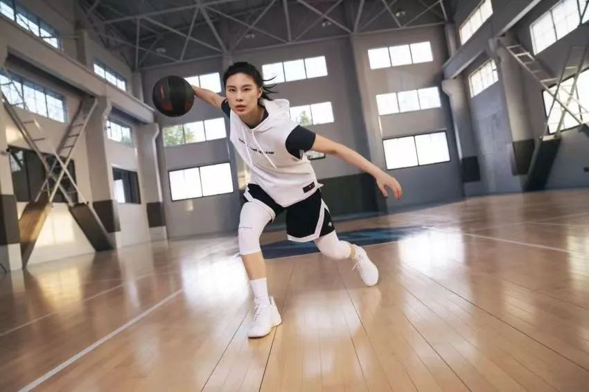 王思雨签约安踏,安踏篮球王思雨