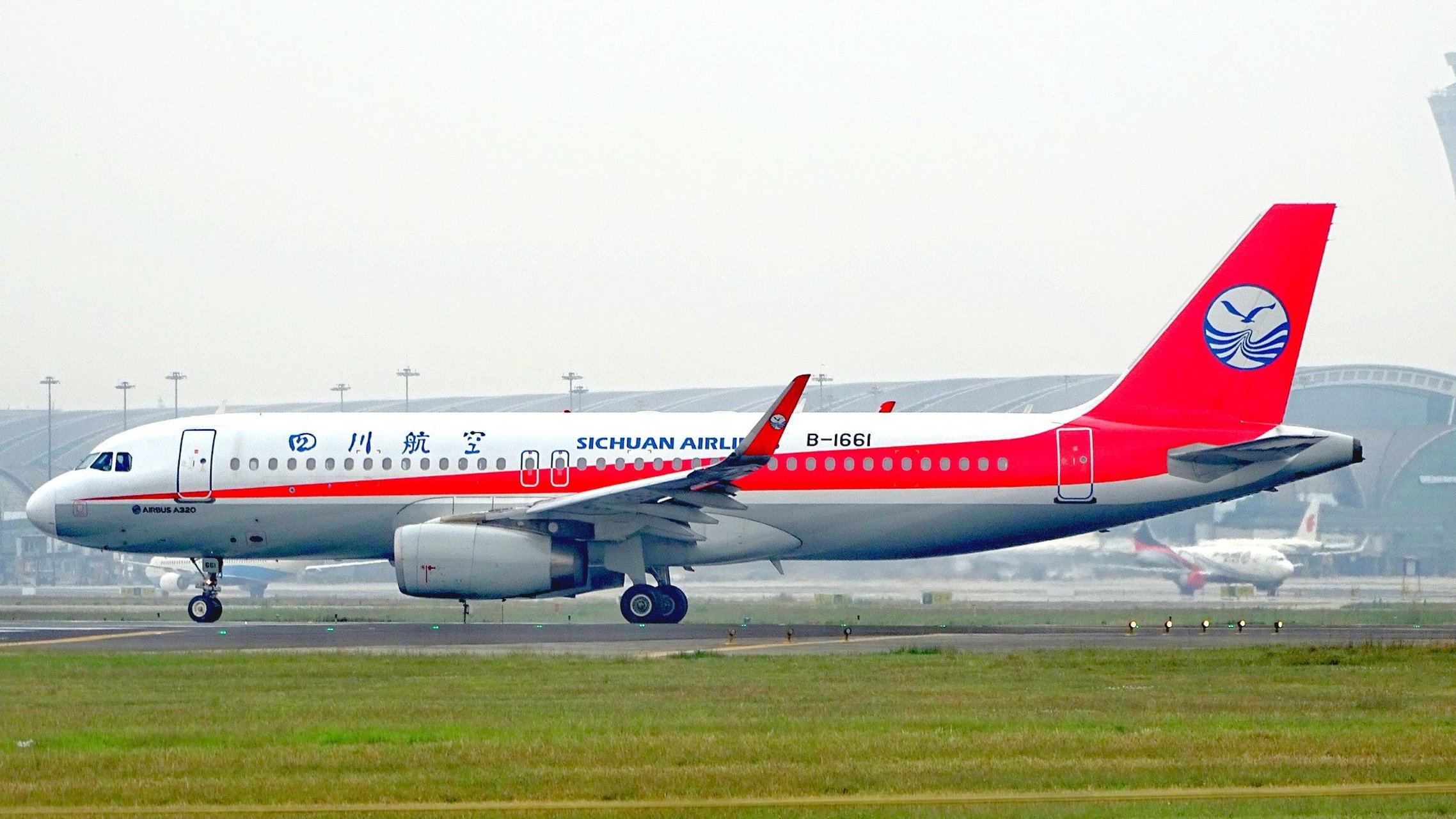 航空公司靠机票赚钱,机票100多块钱航空公司能赚钱吗