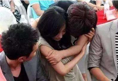 范冰冰和李解舌吻视频女演员被骚扰是常事！范冰冰胸部多次被