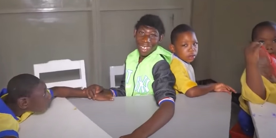 非洲23岁男孩酷似猿猴，不会说话只会叫，是何让他获取粉丝1000万