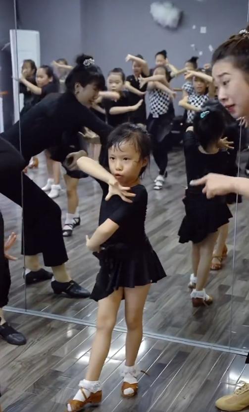 拉丁舞最火老师,最火老师教拉丁舞视频