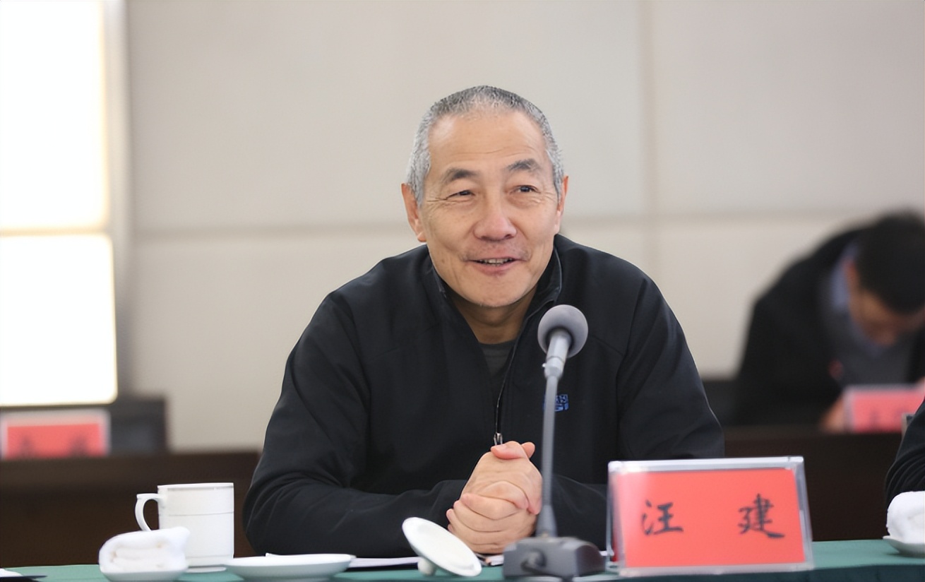 三年疫情狂赚222.8亿，男人靠“国难财”登顶富豪榜，网友：该