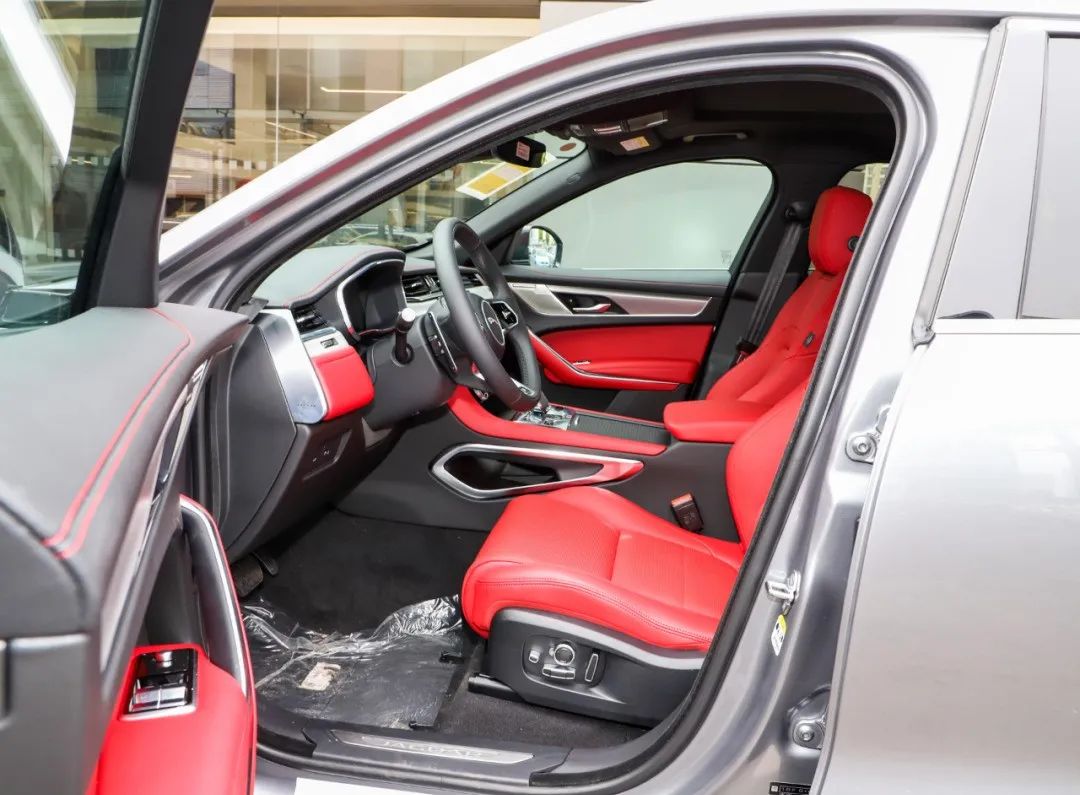 全铝车身进口捷豹f-pace优惠10万,全系优惠30万的车