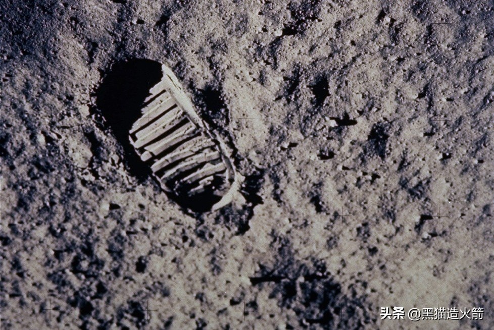 心虚了？阿波罗共往月球上扔了809件垃圾，如今立法不让别人靠近