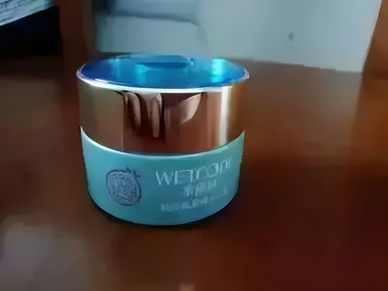 保湿效果好的眼霜推荐,保湿抗皱的眼霜推荐