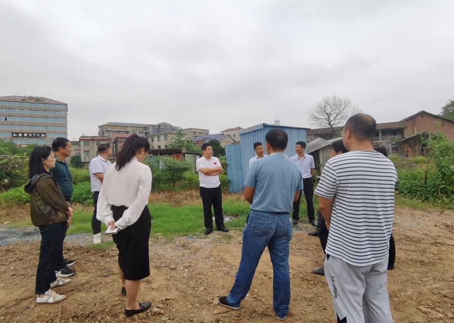 洞庭湖清理数千吨废弃渔网,清理小网箱