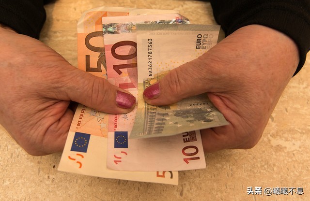 公司放假发最低工资有时间限制吗,大学生毕业就业有最低工资保护吗